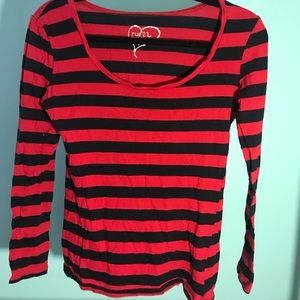 Red and black striped long sleeve shirt 💙